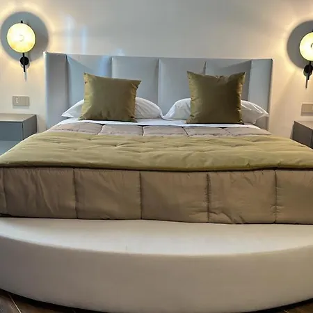 Palazzo Chinial Bed & Breakfast *